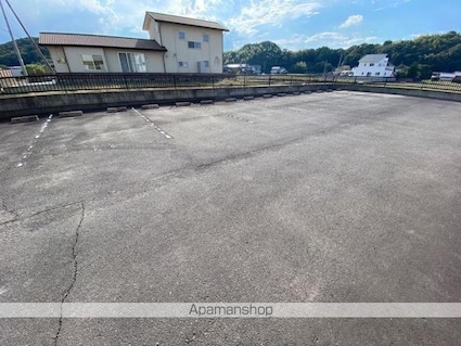 サンフィット[2LDK/54.07m2]の駐車場