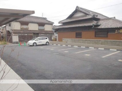 ファミール中之島[1DK/33.12m2]の駐車場