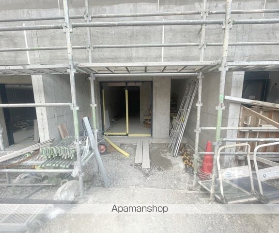 EXCEED御所東の玄関写真