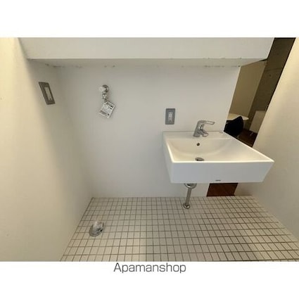 ａ　ｐｌａｃｅ　ｂｙ　Ｗｉｎｅ　Ａｐａｒｔｍｅｎｔ[1R/32.22m2]の洗面所2