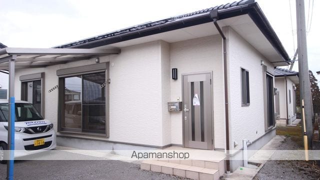 和田貸家の玄関写真