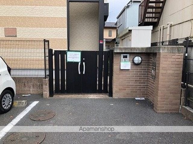 レオパレスカノイヅカの玄関写真
