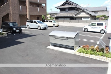 グランコスモＢ[1K/34.32m2]の駐車場4