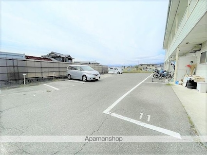 グリーンハイツ高森[1DK/33.4m2]の駐車場