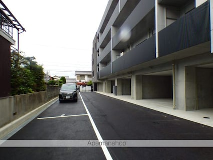 Ｋ　ｃｏｕｒｔ[4SLDK/110.36m2]の駐車場