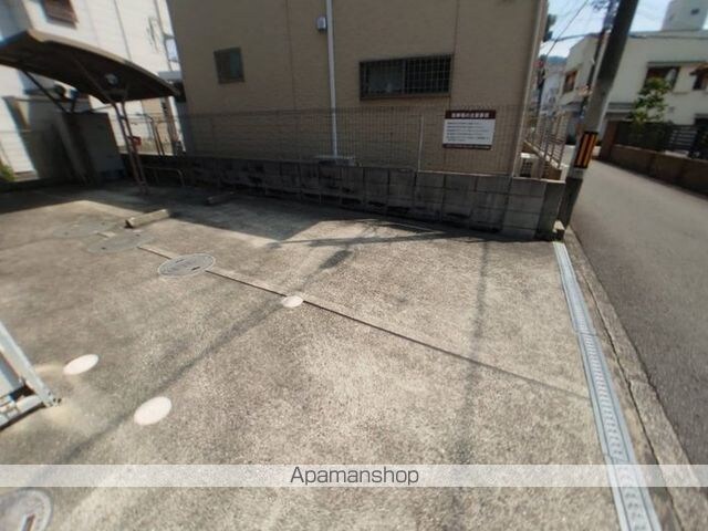 和歌山県海南市日方[1R/26.93m2]の駐車場