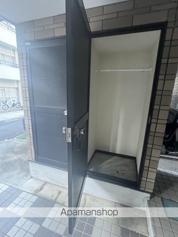 東京地下鉄南北線 白金台駅 徒歩13分 3階建 築32年の玄関写真
