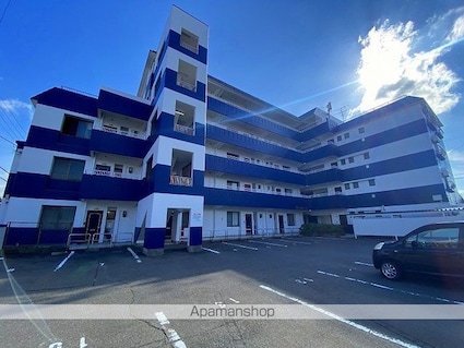 ドゥエルリバーサイド[2LDK/58m2]の駐車場