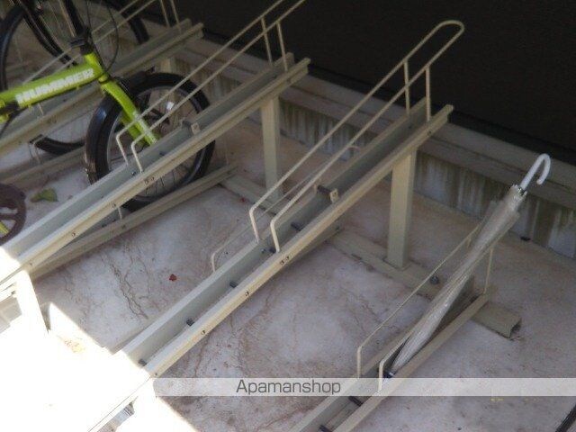 レオネクスト亜土[1R/33.12m2]の駐車場