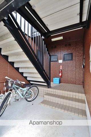 ルミナス山城 B棟の玄関写真