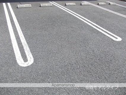 古川江合錦町２丁目アパート　　　　　　　　　　　　　　　　　[2LDK/50.47m2]の駐車場