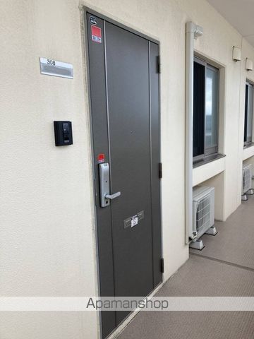 ウィステリア IIの玄関写真