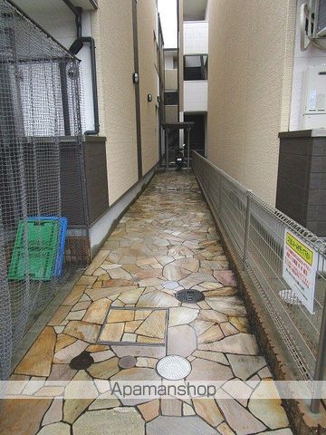 フジパレス吹田イーストII番館の玄関写真