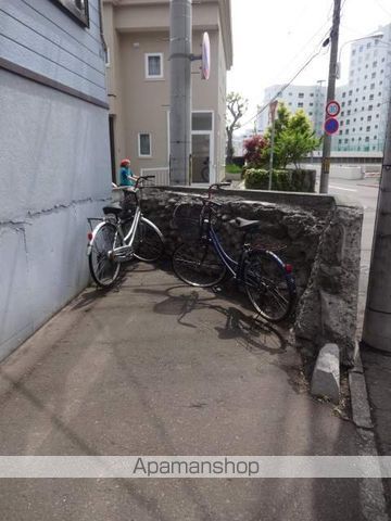 こもだハイツの玄関写真