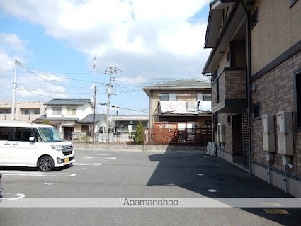 トゥ　アニモ[1LDK/40.56m2]の駐車場