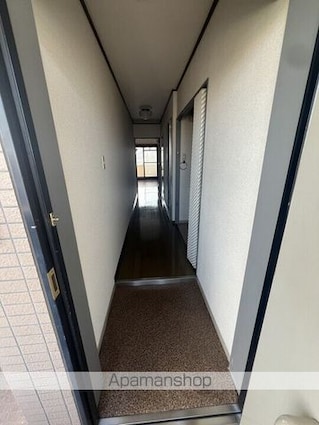 メゾンロワイヤル松田[1R/28.53m2]の玄関