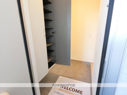 プレミストＶＩ[1R/30.33m2]の玄関