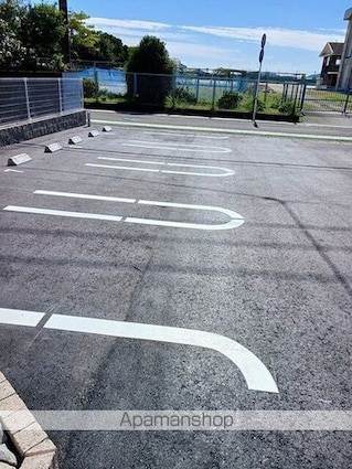 ロミック江良[1K/33.2m2]の駐車場