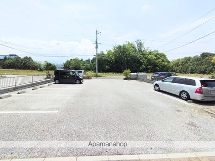 シャーメゾンきぬがさ[2LDK/54.6m2]の駐車場1