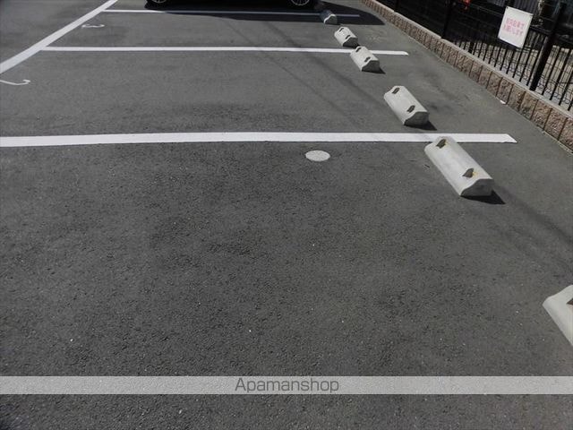 サン・モール松江[1LDK/45.46m2]の駐車場3