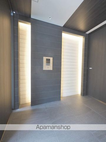 レジュールアッシュOSAKA今里駅前の玄関写真