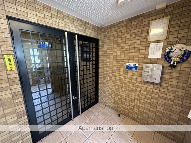 グランドステージ桜ヶ丘の玄関写真