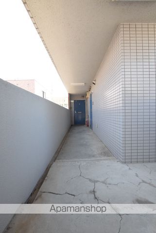 クレストテージ伏見の玄関写真