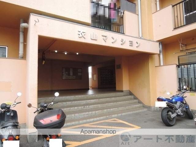 衣山第1マンションの玄関写真
