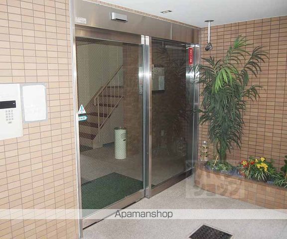リノ若宮の玄関写真