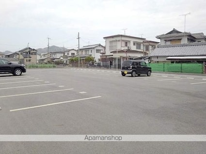 Ｄーｒｏｏｍ楠見中[2LDK/53.65m2]の駐車場2