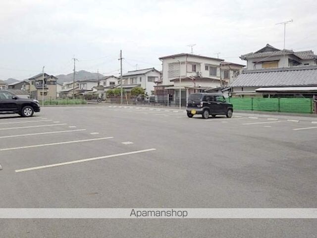 和歌山県和歌山市楠見中[2LDK/53.65m2]の駐車場1