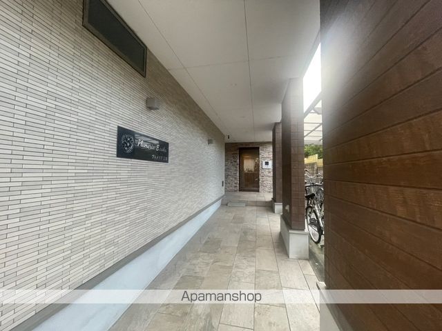 プルメリア江坂の玄関写真