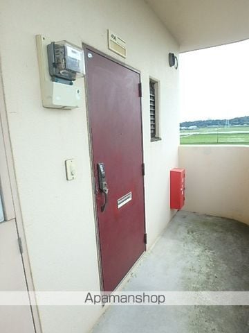 磐田市 4階建 築30年の玄関写真
