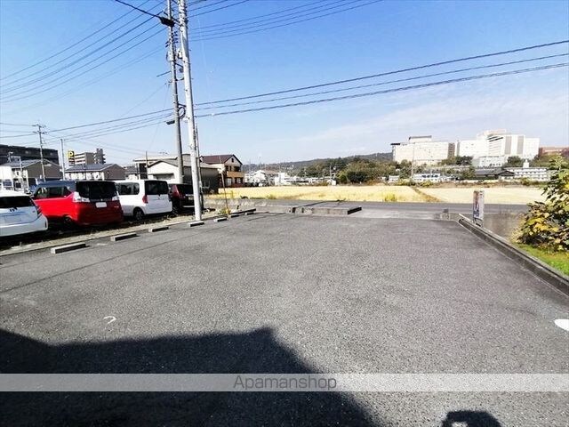 メゾンアルスＢ[1R/17.39m2]の駐車場2