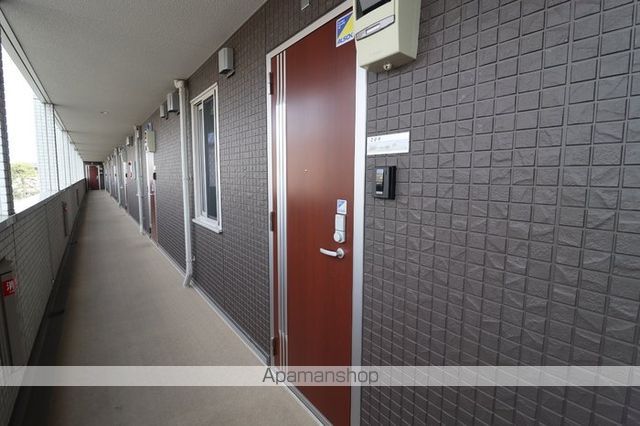 エメラルドグリーンの内装写真