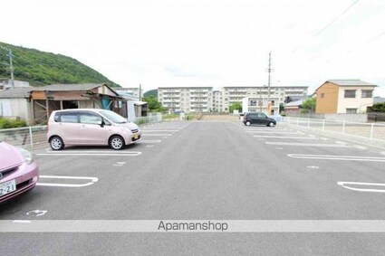 アベンシス７[2DK/42.98m2]の駐車場