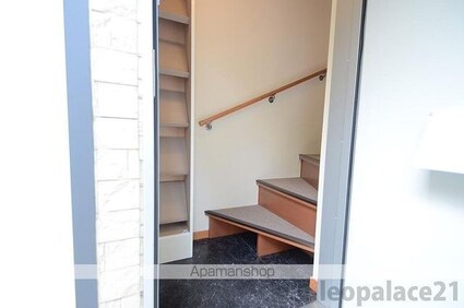 レオパレスダンダンめぐみ[1K/28.02m2]の玄関