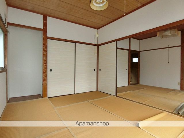 大坪貸家西側の内装写真