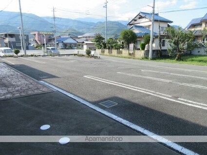 山梨県南アルプス市曲輪田[1LDK/45.72m2]の駐車場2