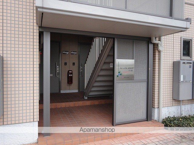カジュアルスクエアII号館の玄関写真