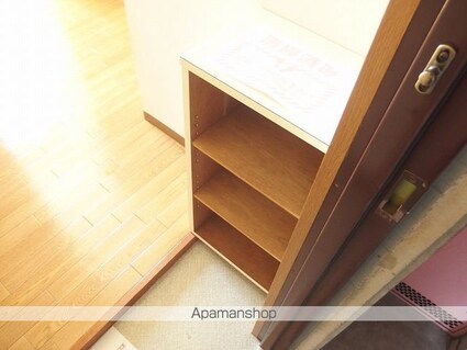 リヴィエラ二葉町[1R/21.4m2]の玄関