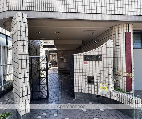 ファミーユ桂の玄関写真