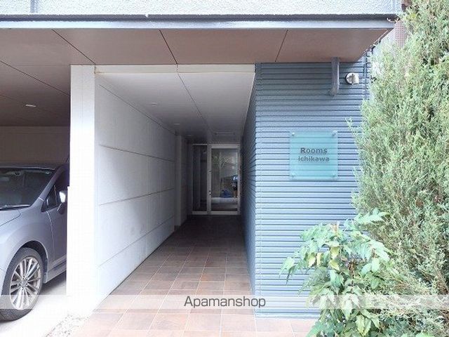 ルームス市川の玄関写真