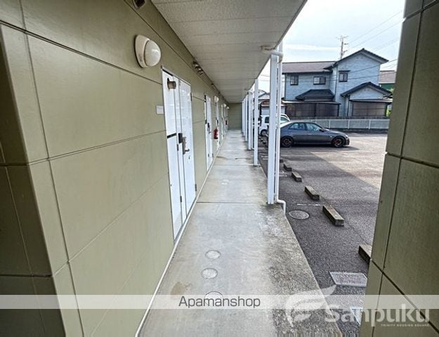 レオパレスLATINAの玄関写真