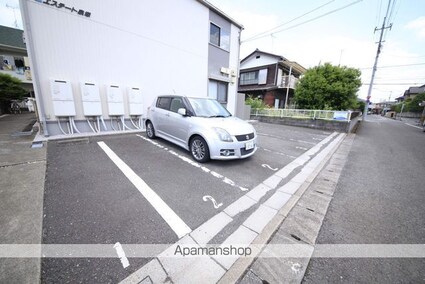 エステート泉塚[1K/26.5m2]の駐車場
