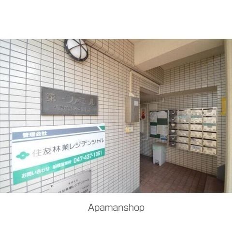 第一ファミールビルの玄関写真