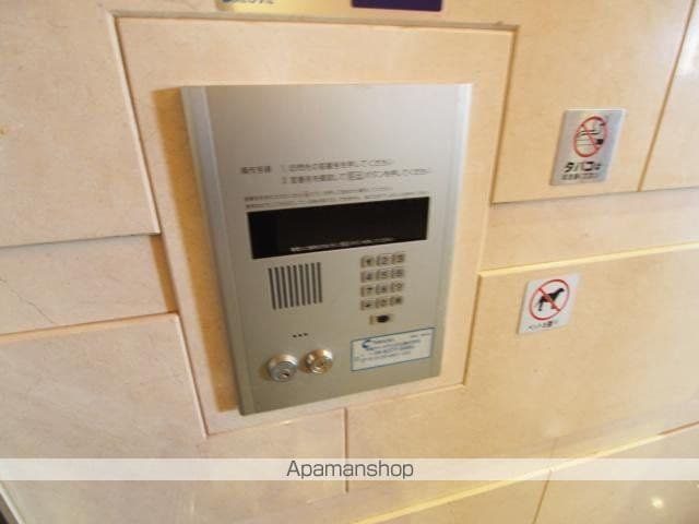 シャトー弁天弐番館の玄関写真