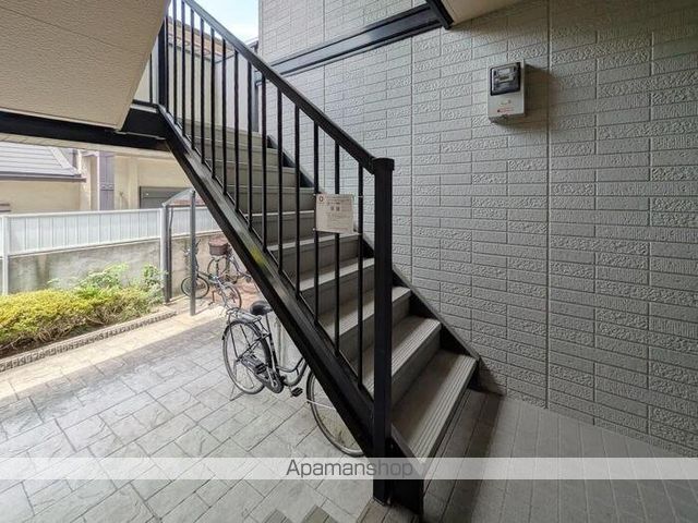 ドミールシャルマンの玄関写真