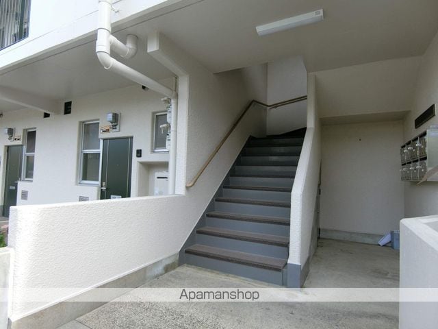 寺田ガーデンハイツ1番館の玄関写真