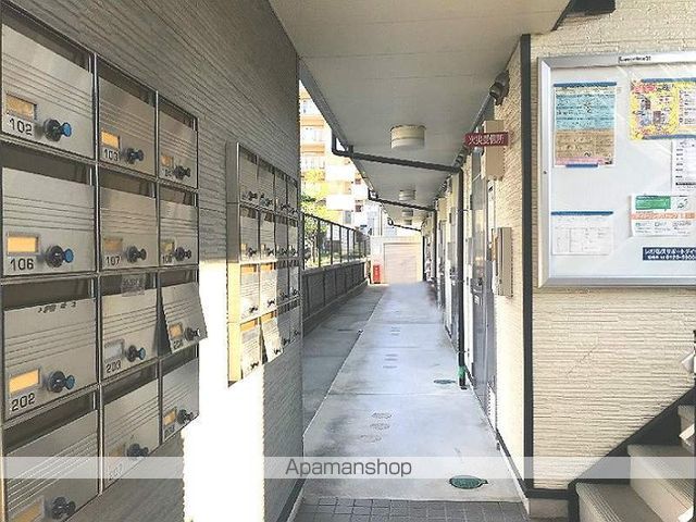 レオパレス逢阪の玄関写真